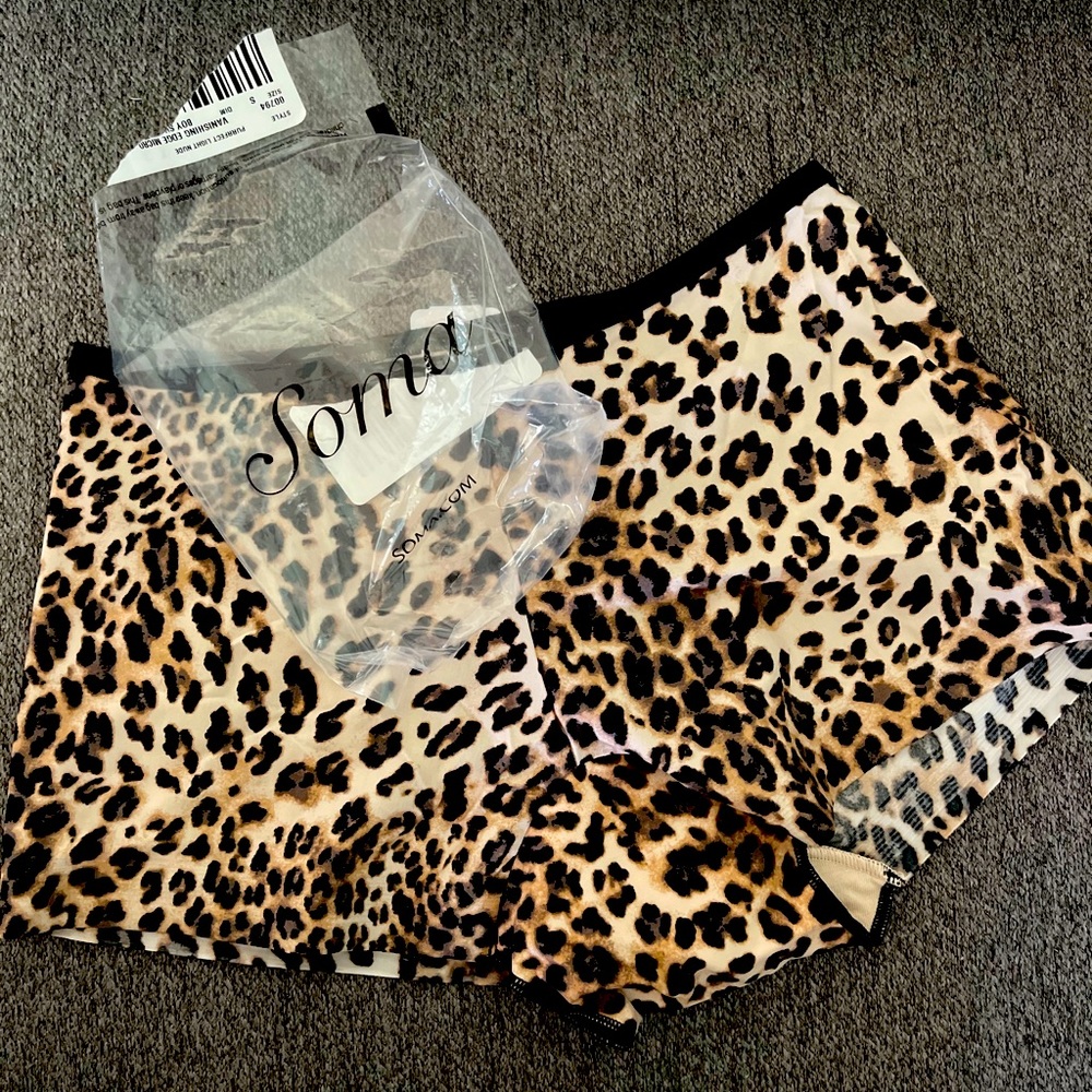 Soma vanishing edge micro boy short